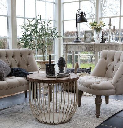 Fransk Fåtölj Linne från Chic Antique i elegant vardagsrum