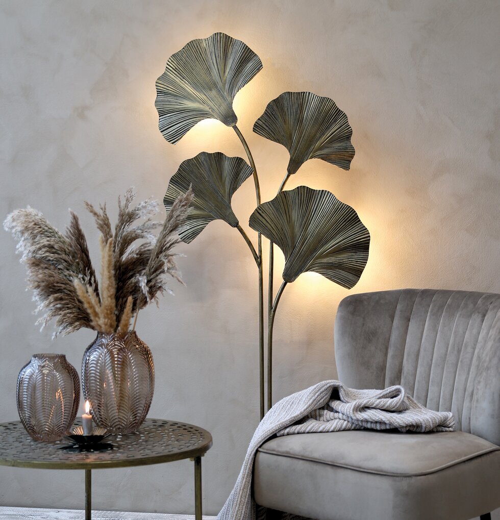 Golvlampa 4 Blad Antik Mässing från Chic Antique i rum