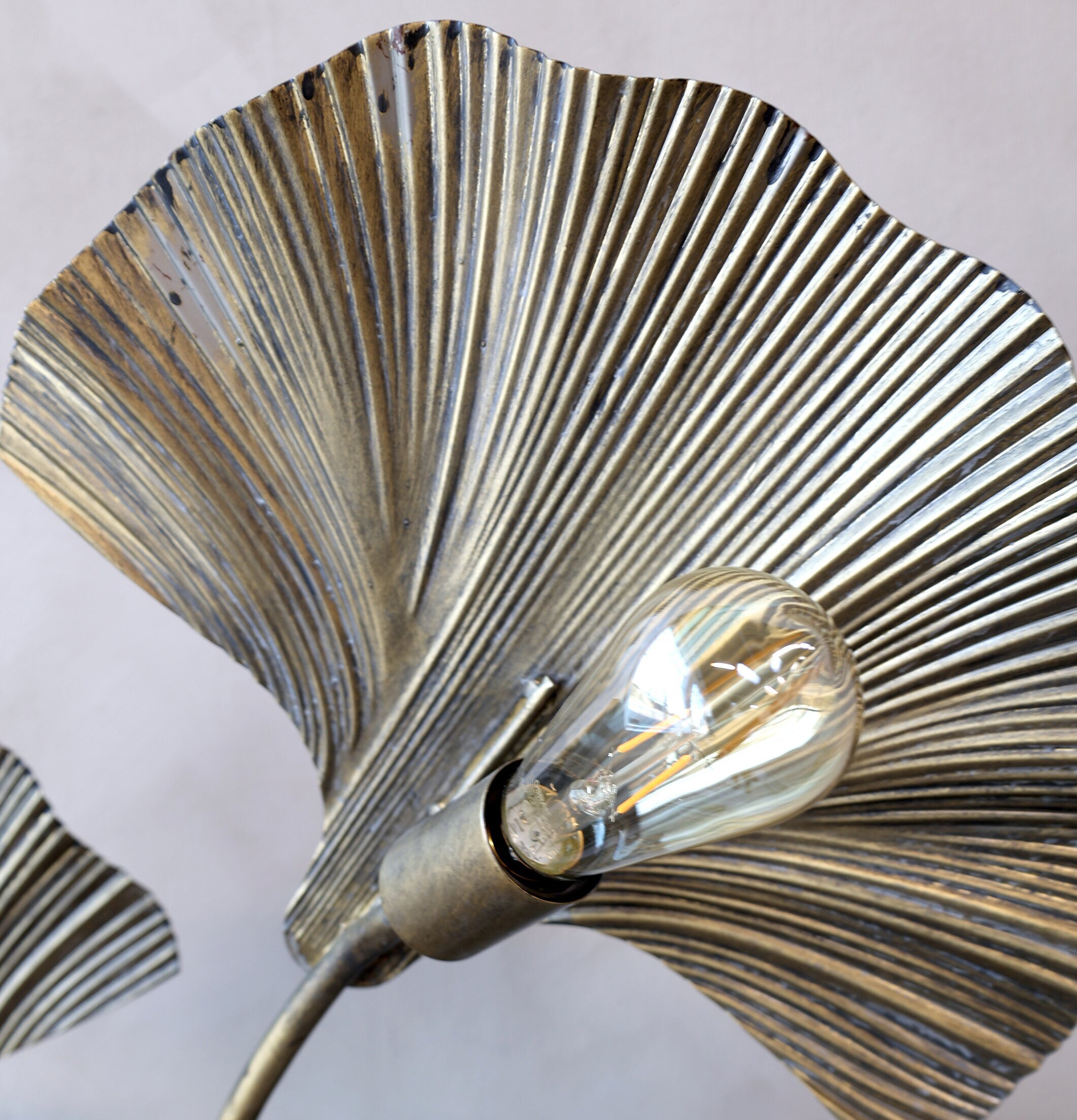 Golvlampa 4 Blad Antik Mässing från Chic Antique