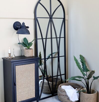 Spegel Arch Antiksvart från Chic Antique med antiksvart ram