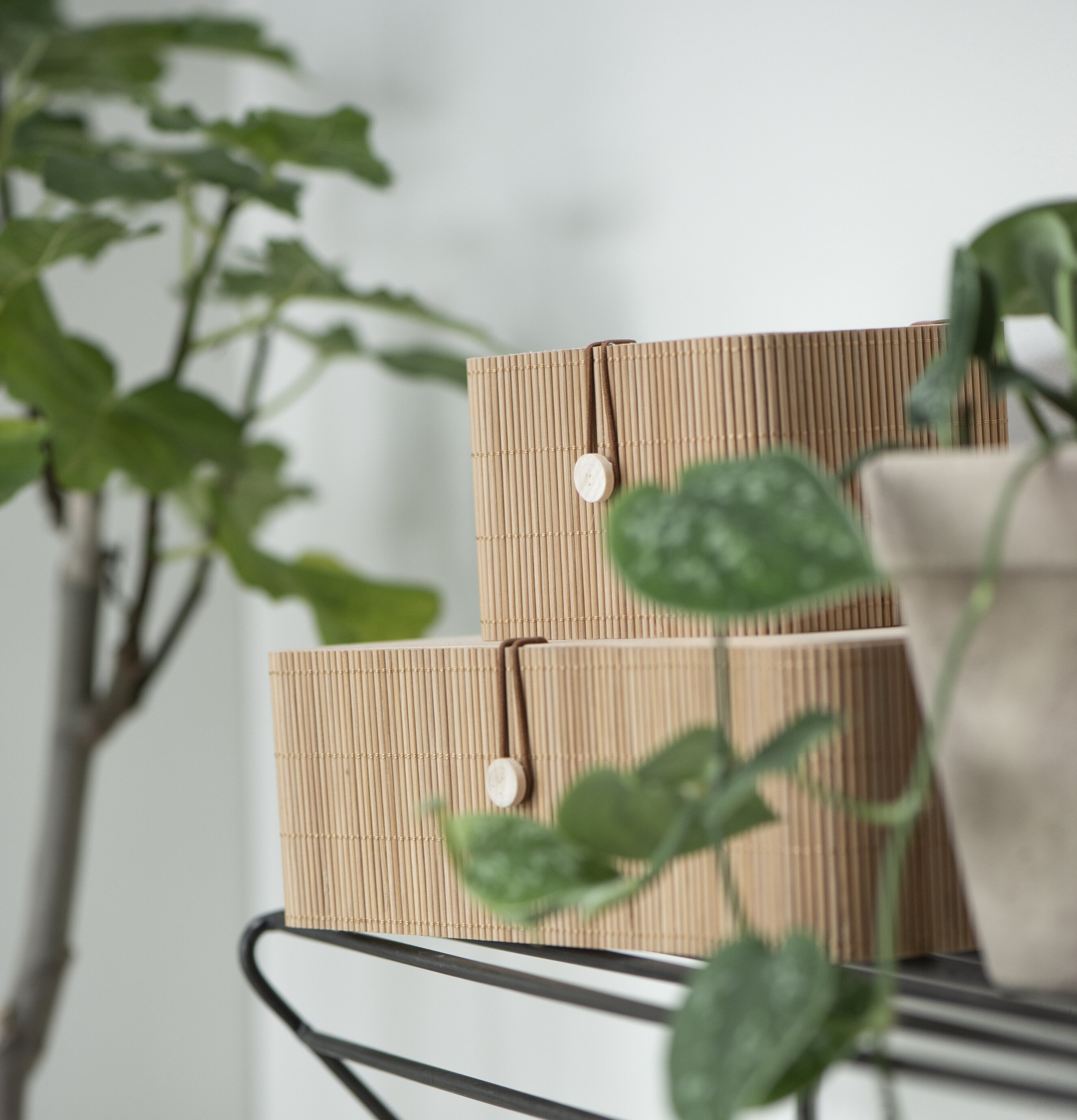 Förvaringslåda Bambu Natur från IB Laursen på svart hylla