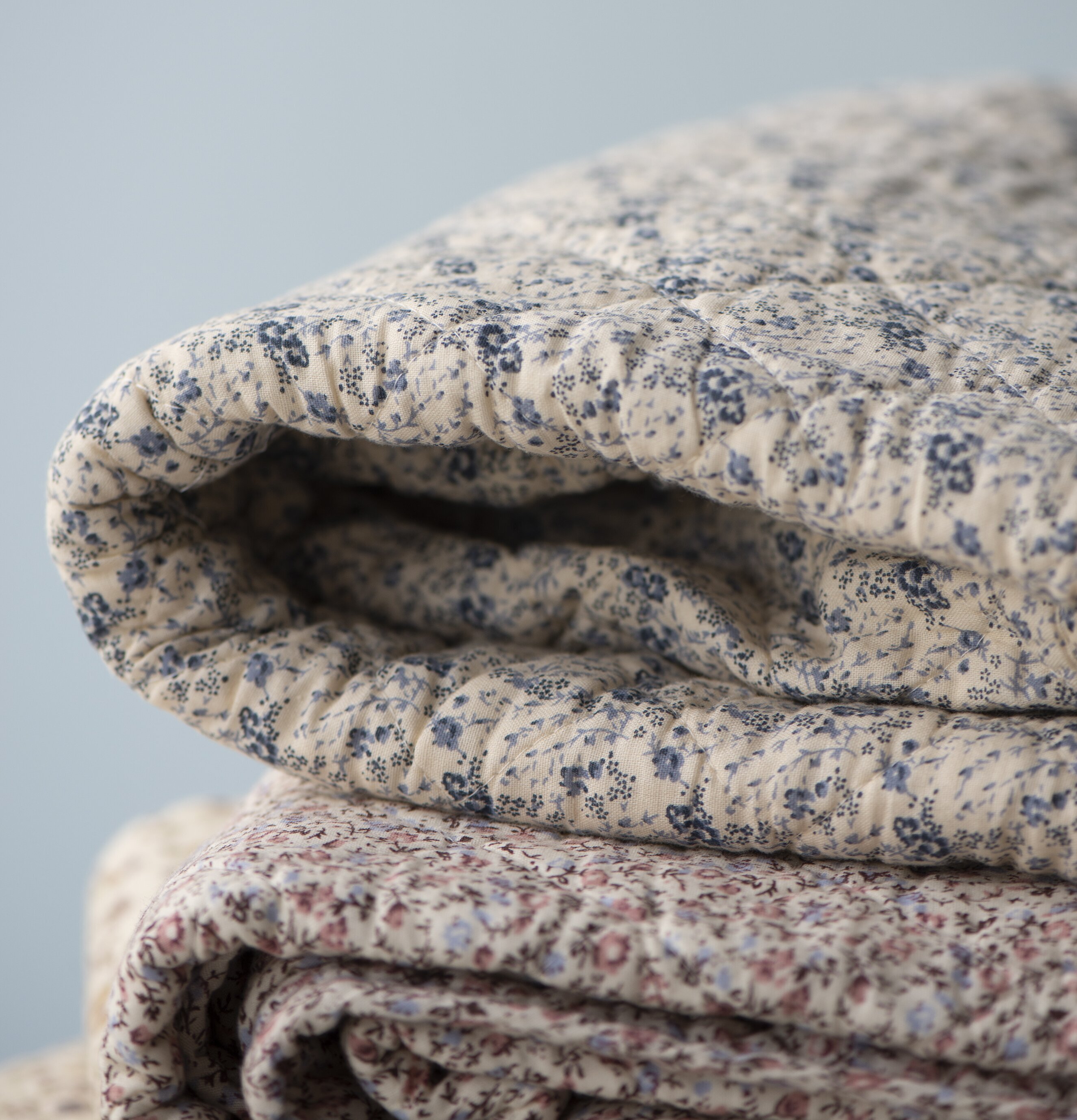 Pläd Creme/Blue Flowers från IB Laursen med blommönster