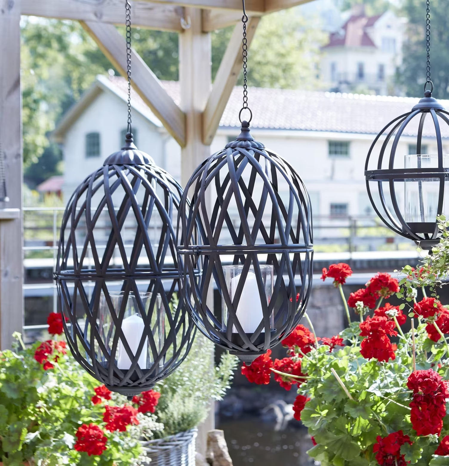 Torun Hänglykta Set/2 Svart från Wikholm Form i trädgård