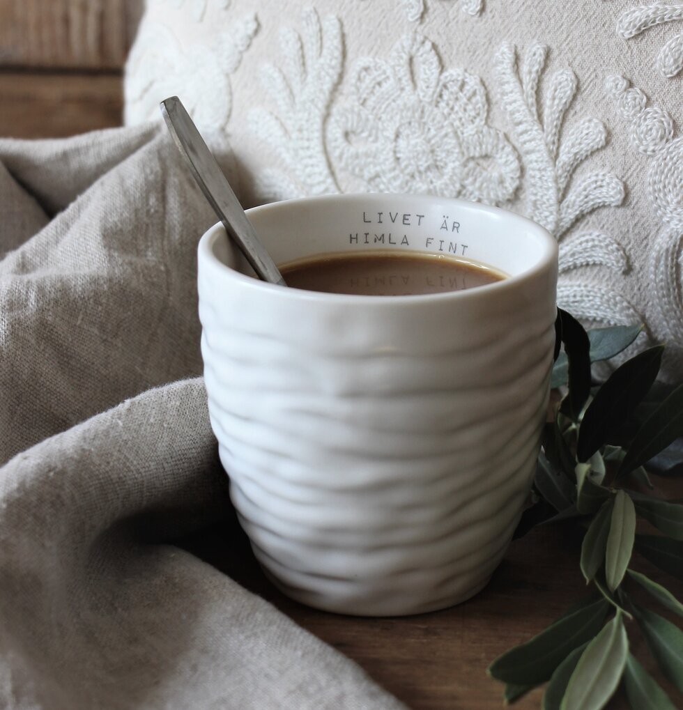 Mugg - Livet Är Himla Fint från Majas Cottage på träyta