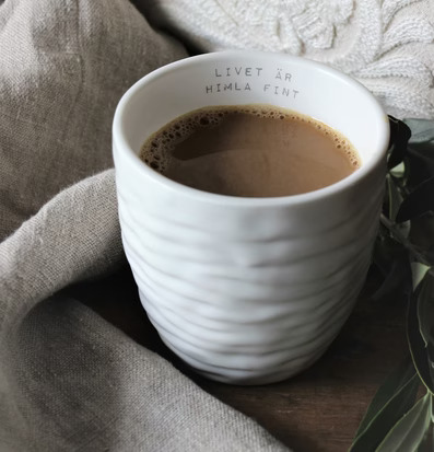 Mugg - Livet Är Himla Fint från Majas Cottage på linneduk