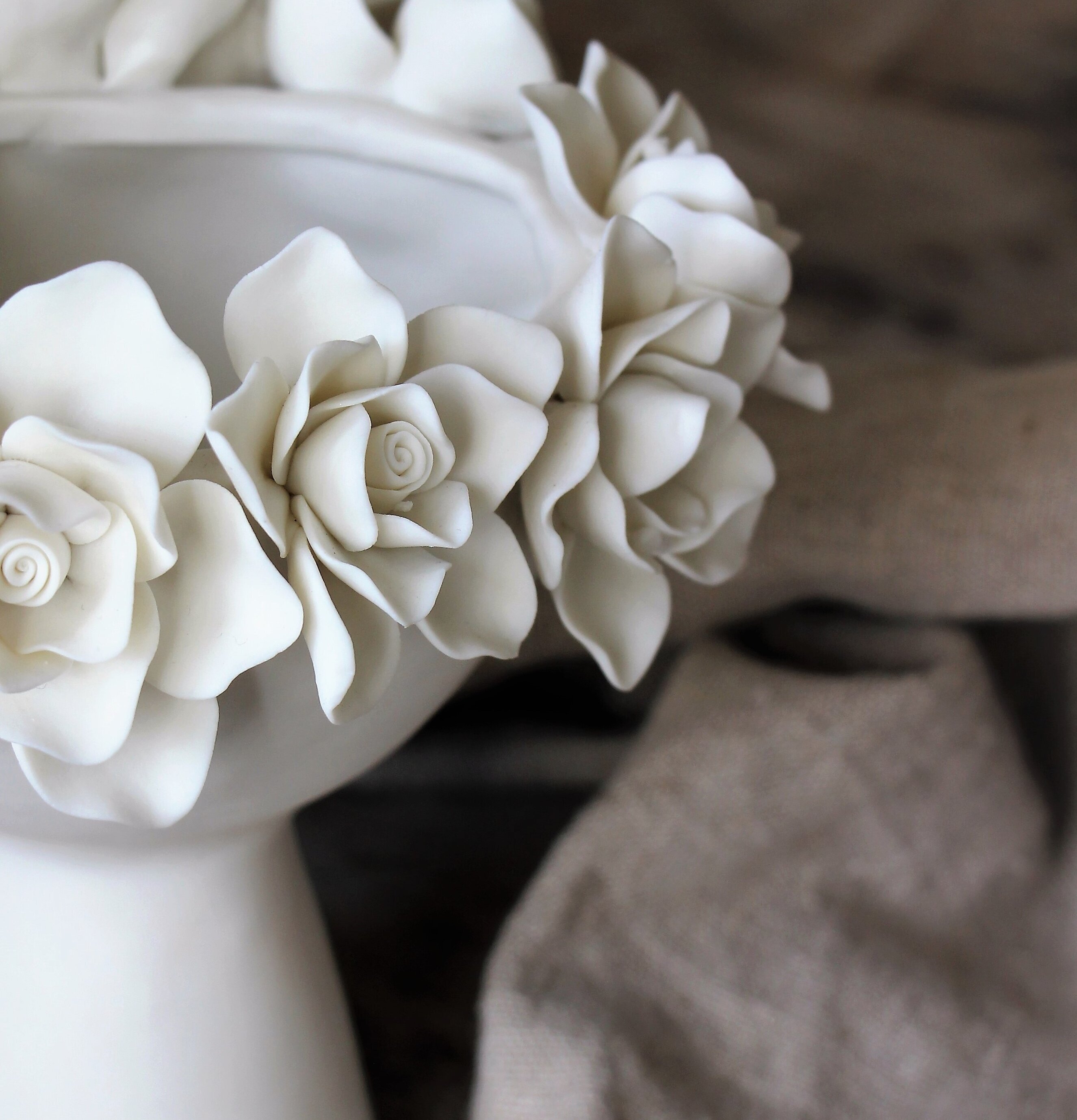 Madame Butterfly Kruka från Majas Cottage på rustikt bord