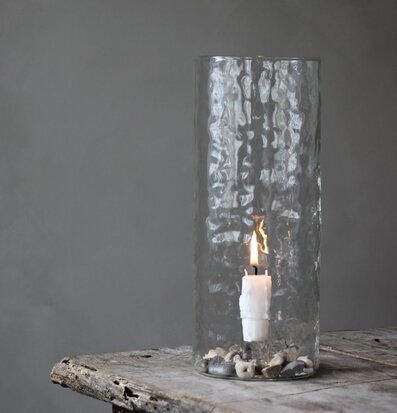 Foto av elegant ljuslykta med rustik inredning