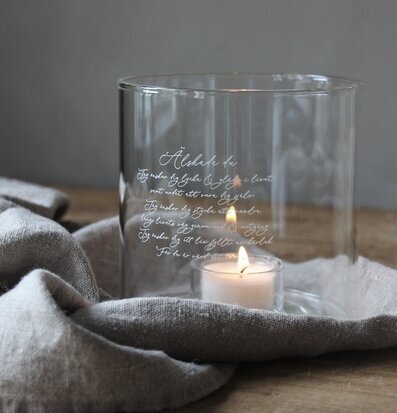 Bild av elegant ljuslykta med värmande atmosfär