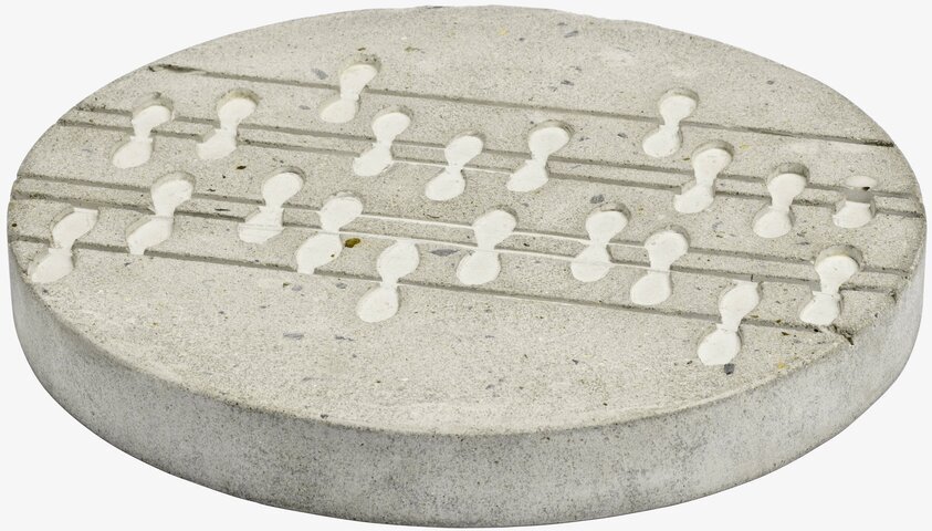 Trampsten Bladrad från Dixie, rund betongsten med mönster