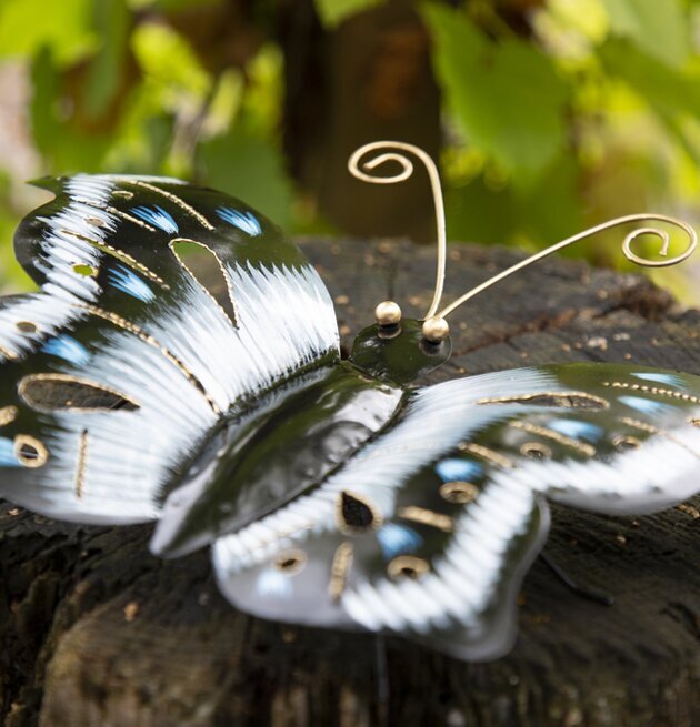 Fjäril Hamrad Plåt Svart/Blå/Grå 30x25 Cm från Different Design