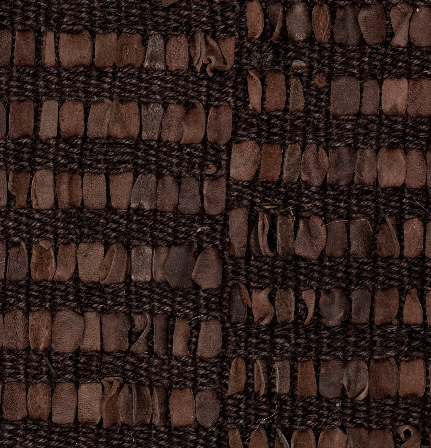 Trasmatta Kaffeläder från Dixie med läder- och garnstruktur