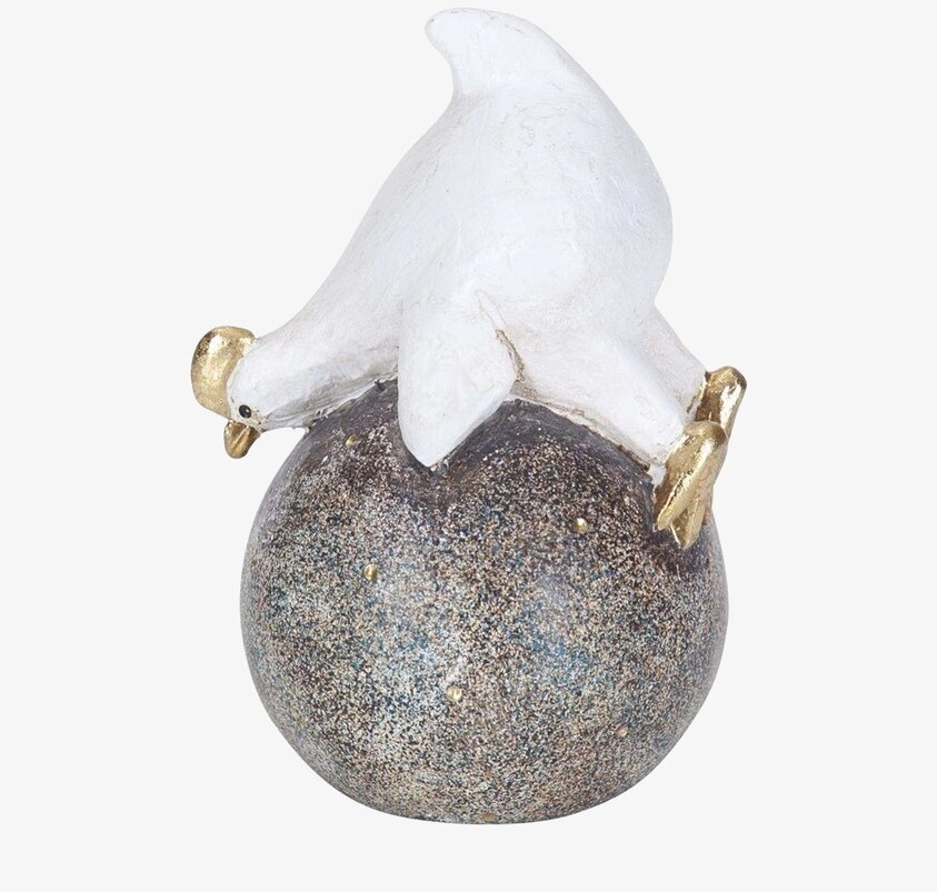 Hönan Svea På Ägg från Nääsgränsgården, vit höna på ägg