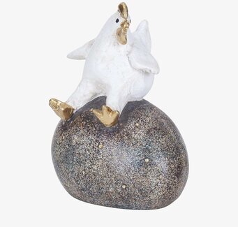 Hönan Gullan På Ägg från Nääsgränsgården, vit höna på ägg