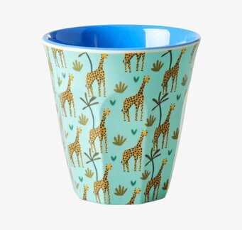 Bild av mugg med livfull design och djärvt mönster