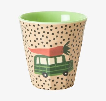 Bild av färgglad mugg med lekfullt bilmotiv