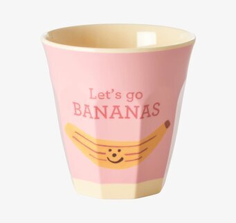 Bild av en rosa mugg med lekfullt bananmotiv
