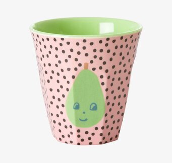 Bild av livfulla och kreativa små muggar i pastellfärg