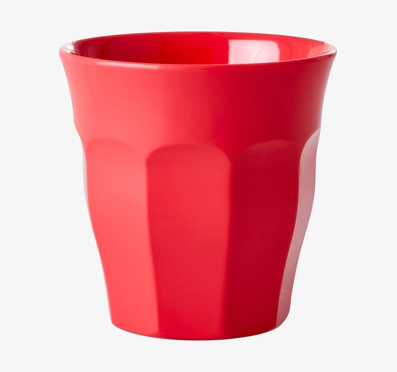 Foto av röd mugg med modern design och intensiva färger