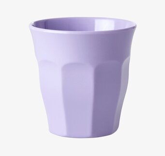Bild av stilren lavendelfärgad mugg med modern design