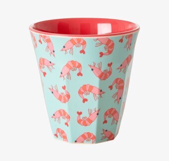 Bild av färgglad mugg med räkor och mintgrön bakgrund