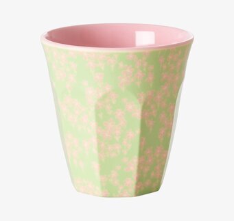 Bild av lekfull mugg med blommönster och rosa insida