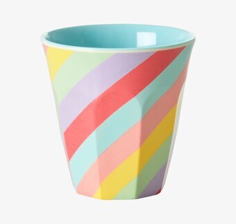 Bild: Färgglad mugg med pastellränder och modern design