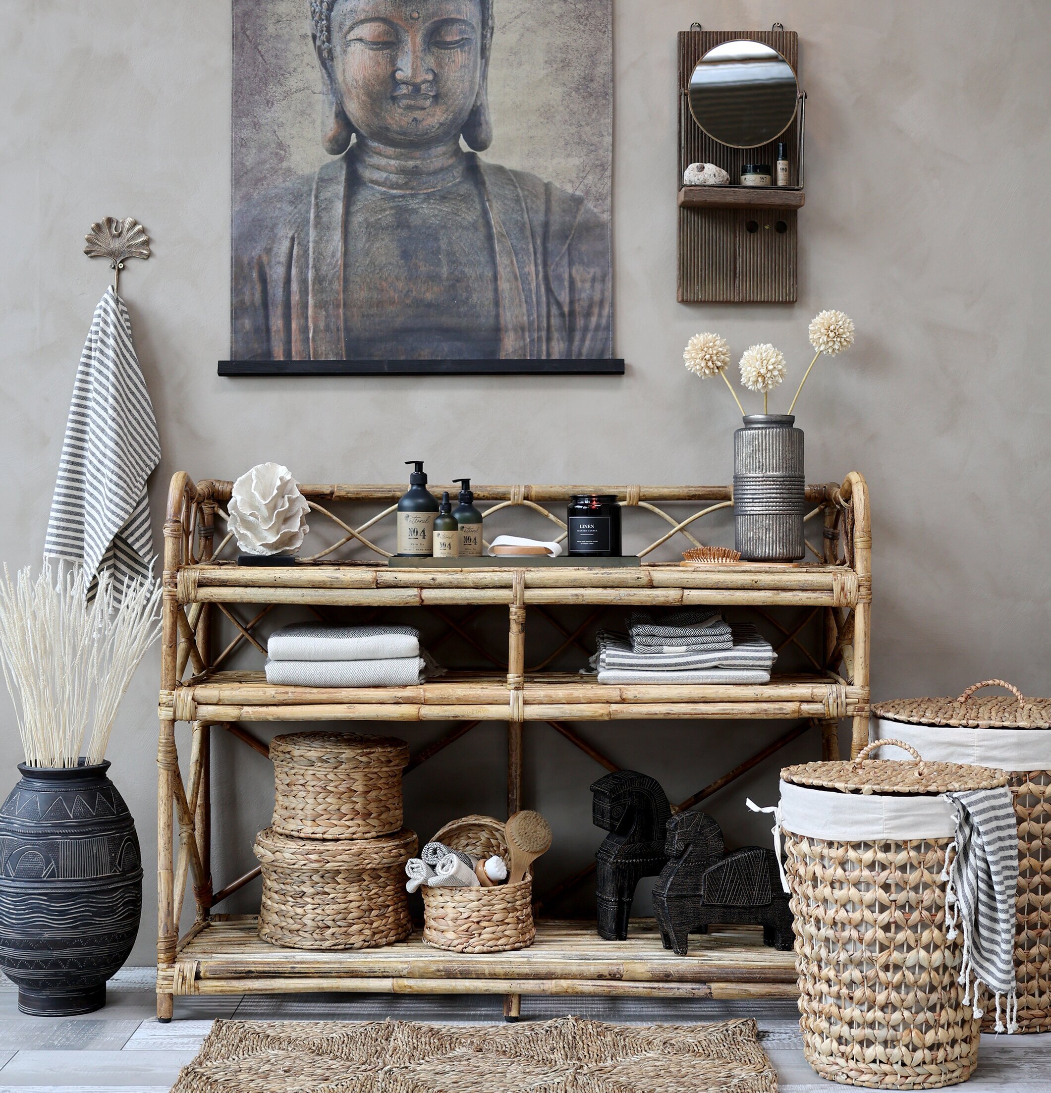 Häst Med Mönster Antikbrun #2 från Chic Antique i rustik miljö