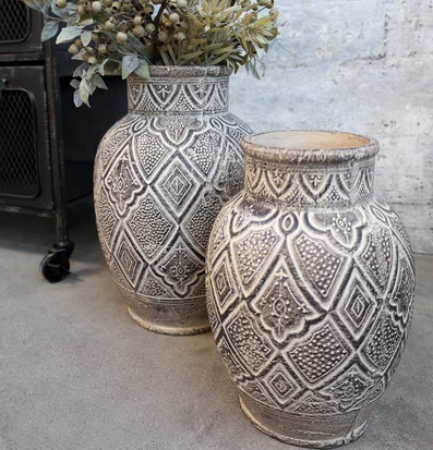 Évron Vas Mörk Natur Stor från Chic Antique i ett rum