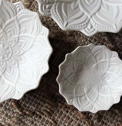 Skål Mandala Small från Majas Cottage på rustik bakgrund