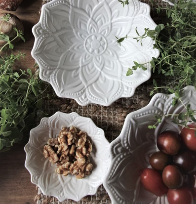 Skål Mandala Small från Majas Cottage på rustikt träbord