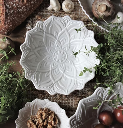 Skål Mandala Medium från Majas Cottage med naturens läckerheter