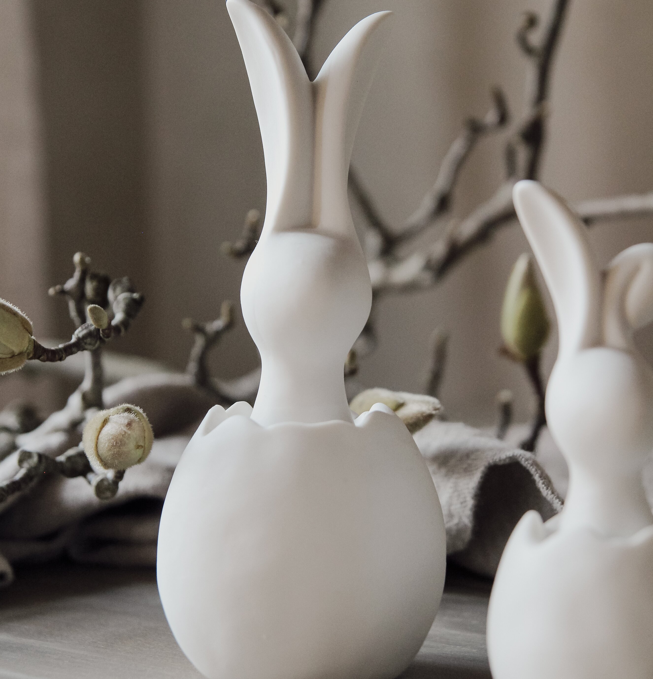 Bunny I Ägg Stor från Majas Cottage, keramikfigur i äggskal