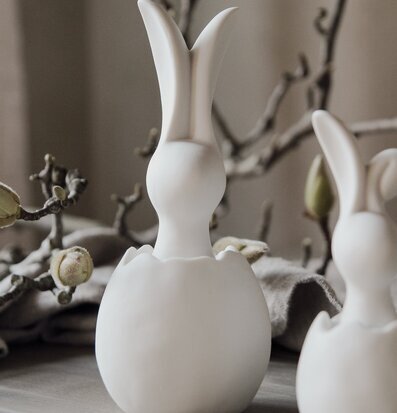 Bunny I Ägg Stor från Majas Cottage, keramikfigur i äggskal