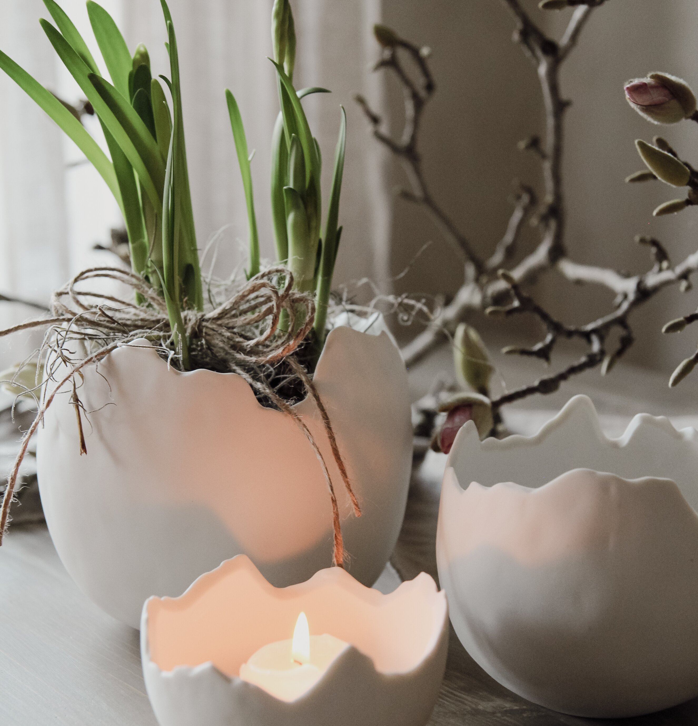 Skål Äggskal Stor från Majas Cottage med växt och ljus