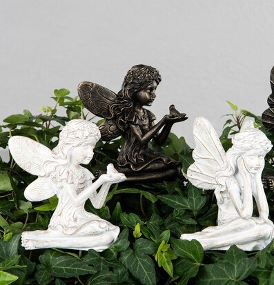 Älvor Stick Poly från A Lot Decoration i trädgårdsmiljö