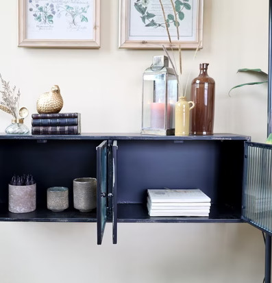 Väggskåp Med Räfflade Glasdörrar Antiksvart från Chic Antique