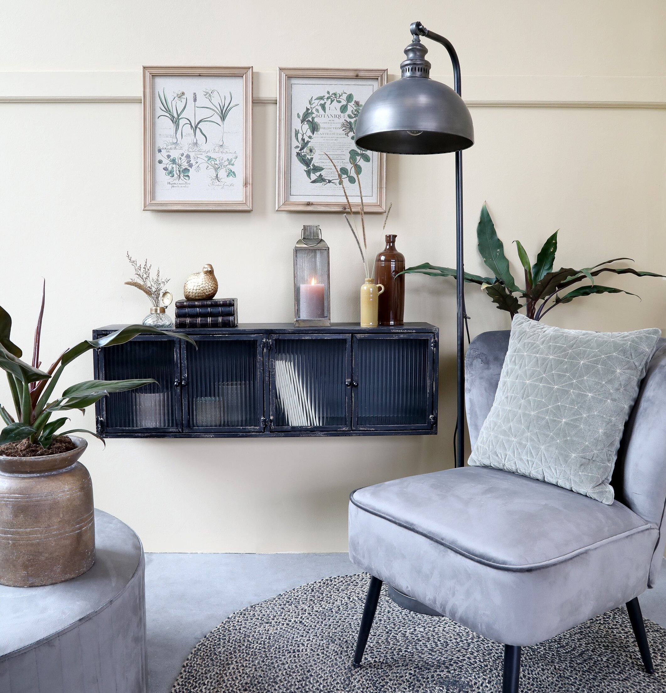 Väggskåp Med Räfflade Glasdörrar Antiksvart från Chic Antique