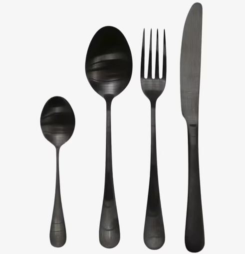 Bestick Antiksvart Set/4 från Chic Antique mot vit bakgrund