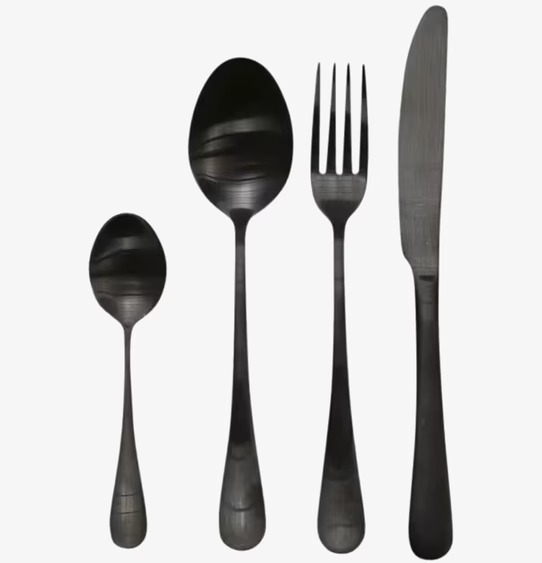 Bestick Antiksvart Set/4 från Chic Antique mot vit bakgrund