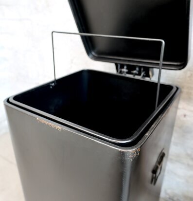 Pedalhink XL Antiksvart från Chic Antique i ljus miljö