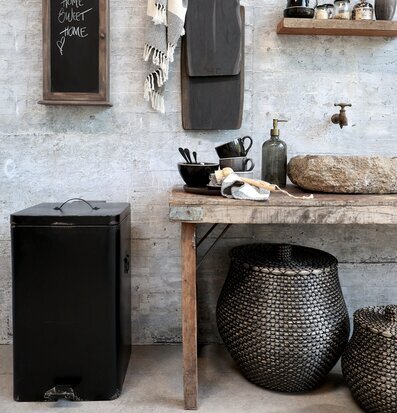 Pedalhink XL Antiksvart från Chic Antique i rustik miljö