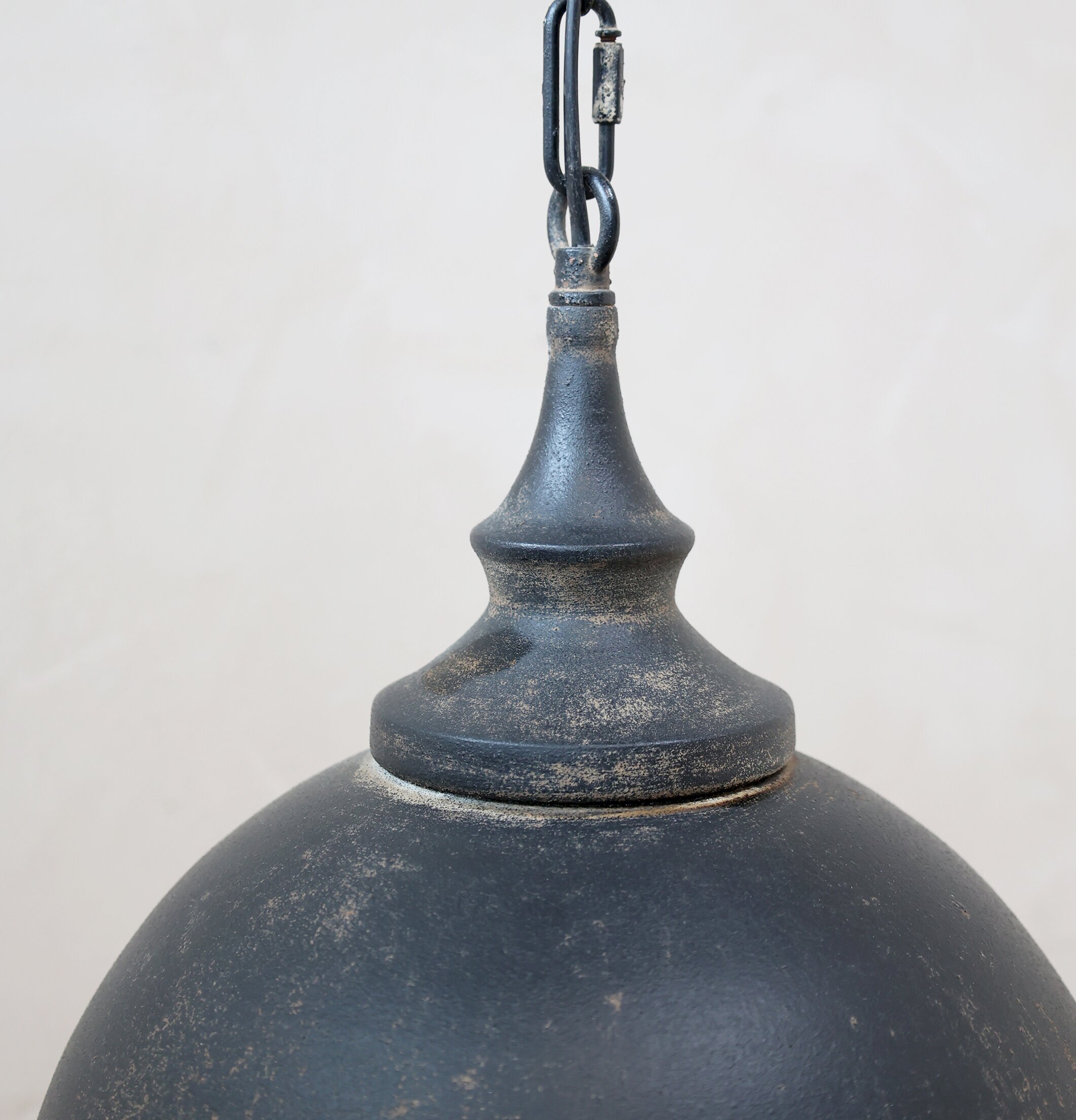 Taklampa Factory Prismor Antiksvart från Chic Antique