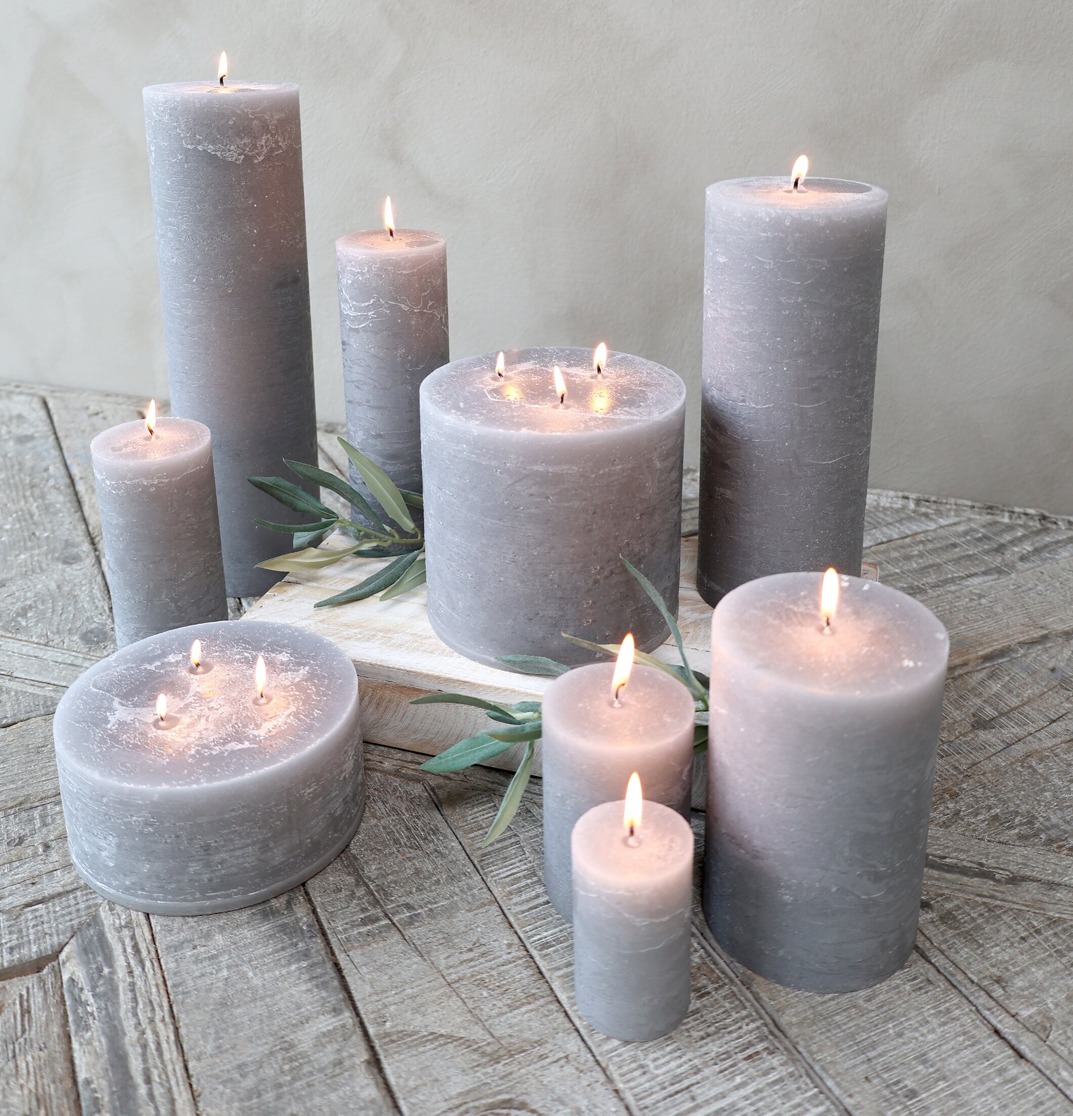 Blockljus Rustik Fransk Grå 60 Tim från Chic Antique på bord