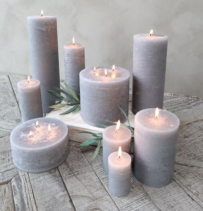 Blockljus Rustik Fransk Grå 60 Tim från Chic Antique på bord