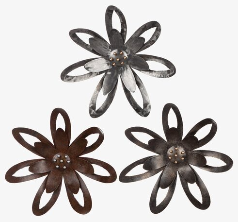 Blomma Hamrad Plåt från Different Design på vit bakgrund