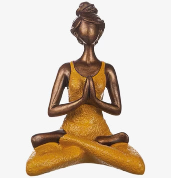 Yoga Kvinna Poly Gul från Different Design i yogaposition