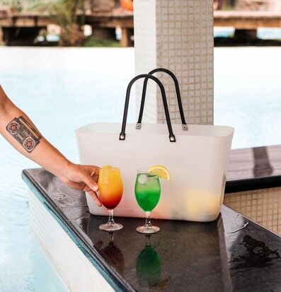 Väska Hinza Naturell - Recycled Plastic från Hinza vid pool