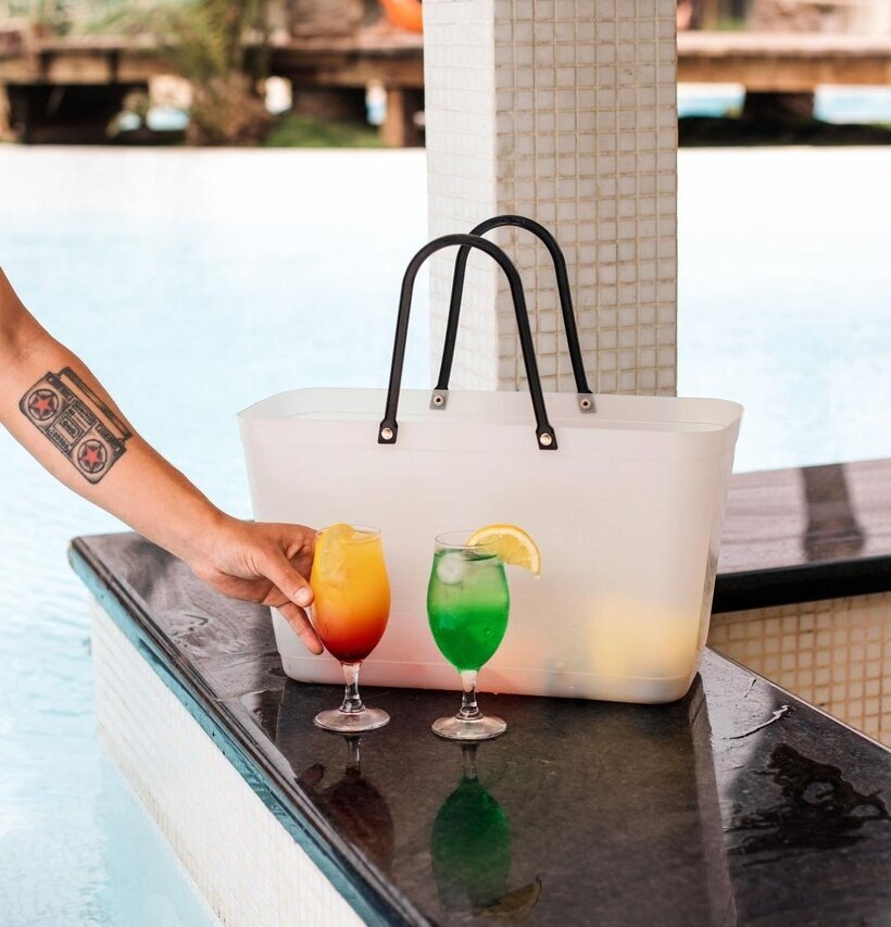 Väska Hinza Naturell - Recycled Plastic från Hinza vid pool