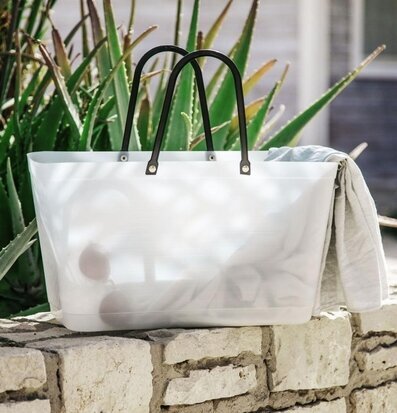 Väska Hinza Naturell - Recycled Plastic från Hinza på stenmur