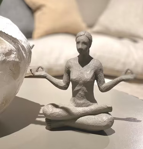 Yoga Lotus Grå från Nääsgränsgården i en lugn miljö